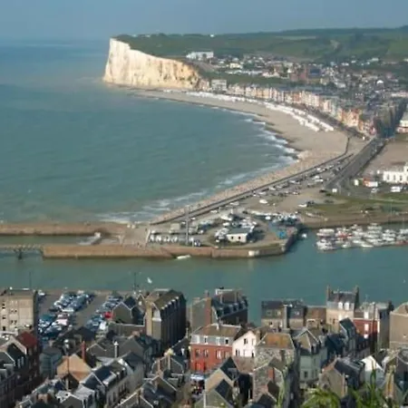 Nid Douillet Pour 2.. A 50 Metres De La